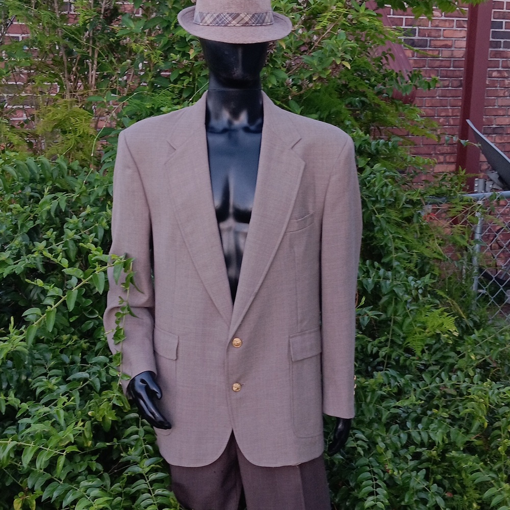 NEW ENGLAND COLLECTION MEN'S VINTAGE (2) BUTTON BLAZER W/GOLD BUTTON ACCENTS